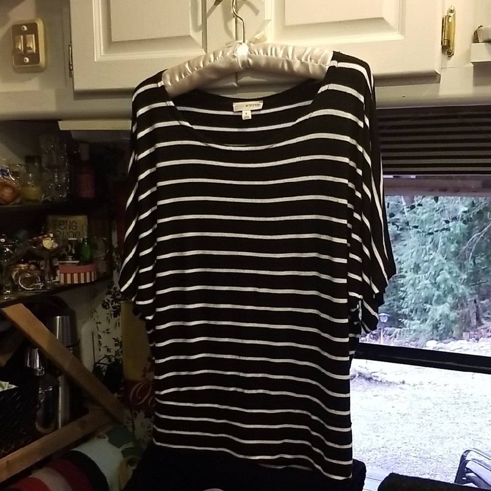 2FOR$15 -- Black and White Striped Top